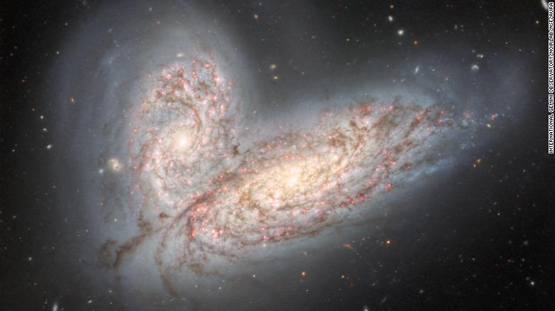 Телескоп Gemini North зробив знімок двох галактик, які зливаються одна в одну
