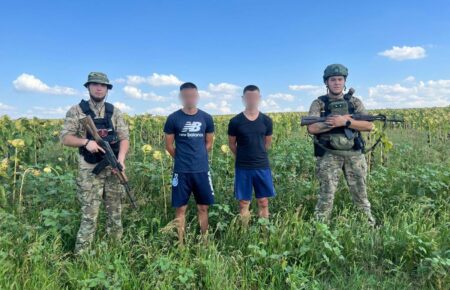На кордоні з Молдовою затримали трьох ухилянтів з України, двоє ховались у соняшниковому полі