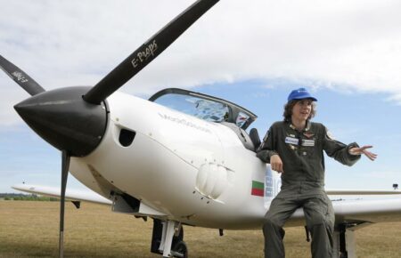 17-річний пілот став наймолодшою людиною, яка самостійно облетіла світ на надлегкому літаку