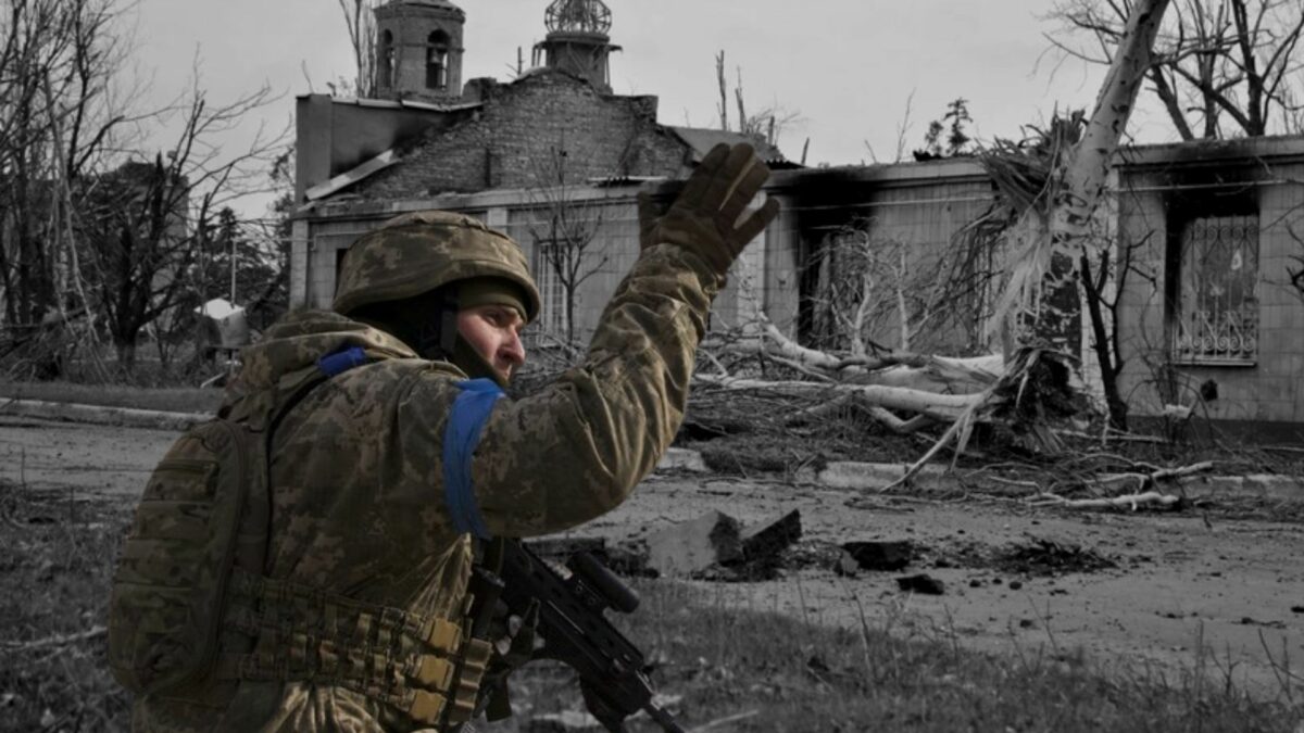 Попри масовані артобстріли, армія РФ третій тиждень не може взяти Піски на Донеччині — військова