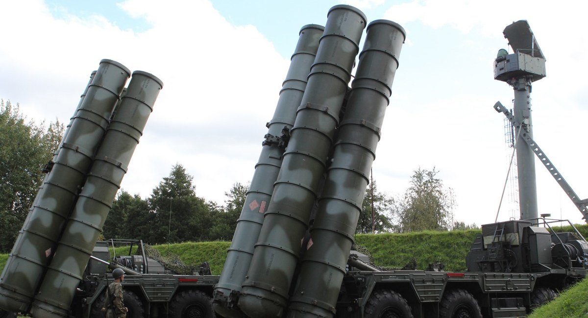 РФ концентрує навколо України ракети С-300, очевидно, до 24 серпня — СтратКом