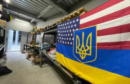 У США багато жовто-блакитних прапорів на будинках, авто з написом про «русский корабль» — Руслан Горовий