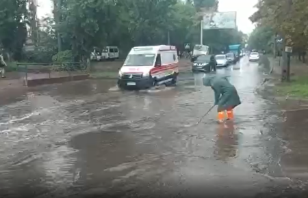 Негода на Одещині: затоплені будинки та розмиті дороги (відео)