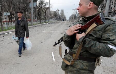 Оккупанты пытаются убедить жителей оккупированных территорий в том, что «Украину уже поделили» — разведка