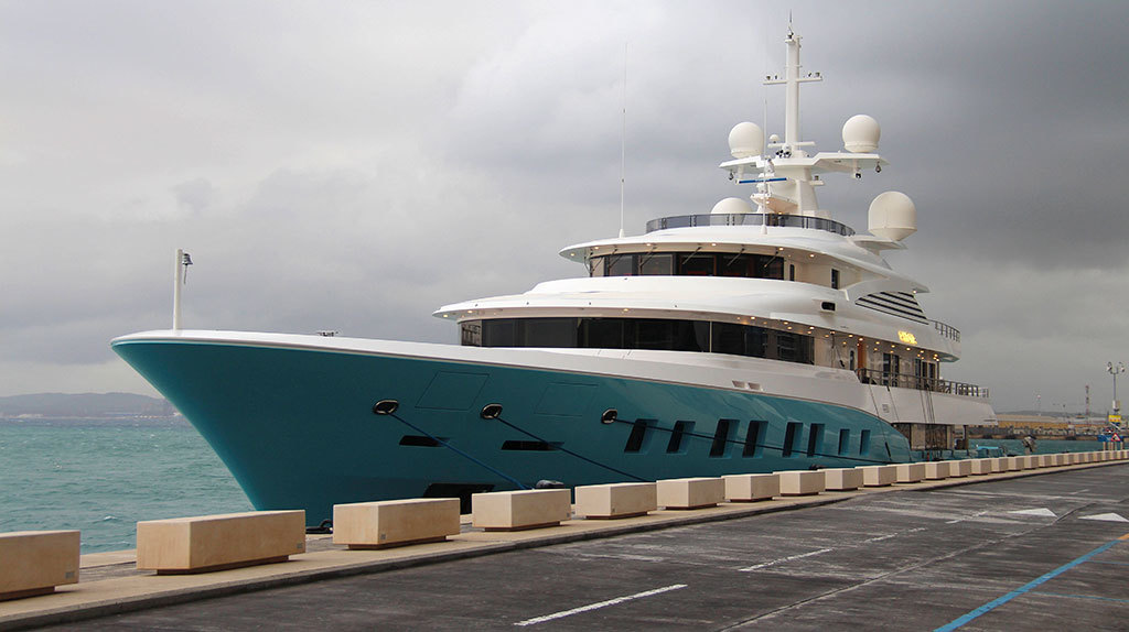 Гібралтар продасть на аукціоні російську супер'яхту Axioma