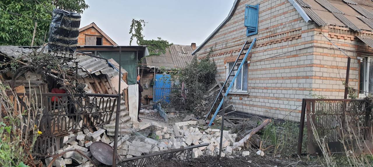 Окупанти обстріляли Дніпропетровщину: пошкоджені будинки, електролінія та газогін