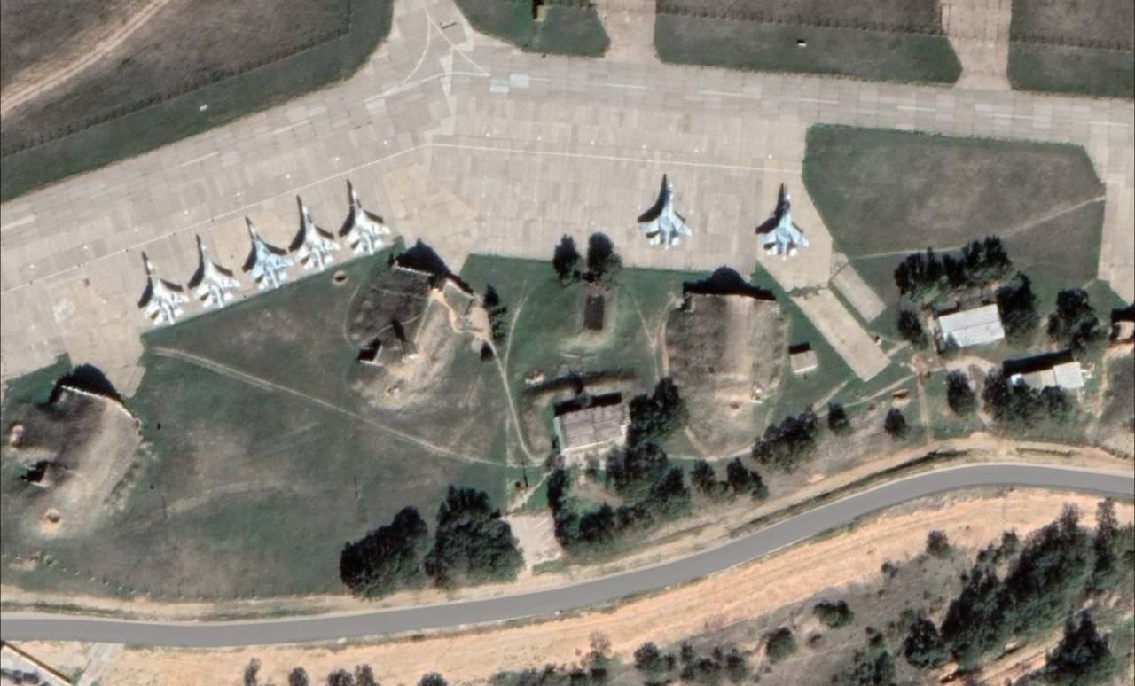 На військовому аеродромі «Бельбек» у Криму вибухи (відео)