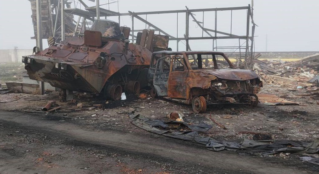 В оккупированной Новой Каховке уничтожили склад техники вместе с оккупантами (фото, видео)