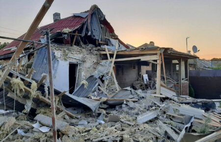 Російські окупанти обстріляли Дніпропетровщину — постраждали школа, будинки та газогони