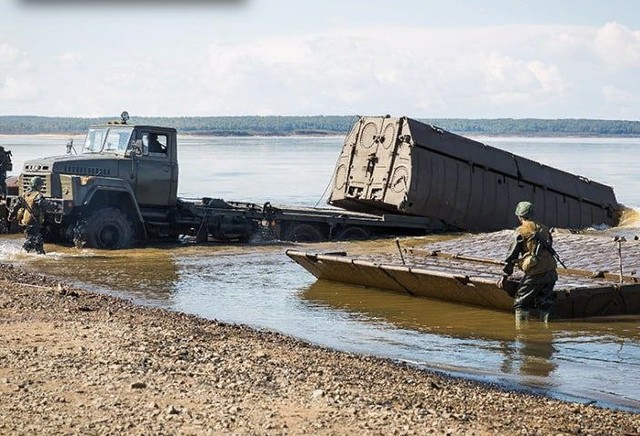 Окупанти намагаються відновити пошкоджені переправи через Дніпро — Генштаб