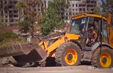 У Маріуполі внаслідок бомбардувань провалюється ґрунт — Андрющенко
