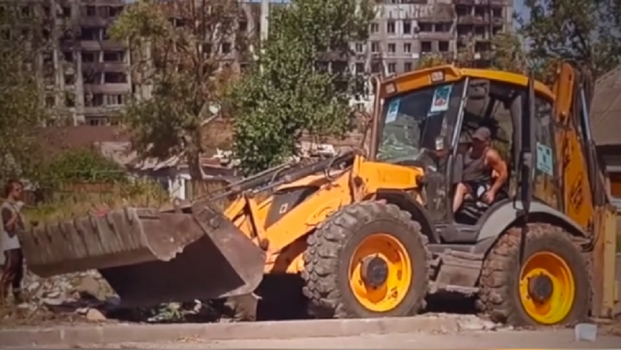 У Маріуполі внаслідок бомбардувань провалюється ґрунт — Андрющенко
