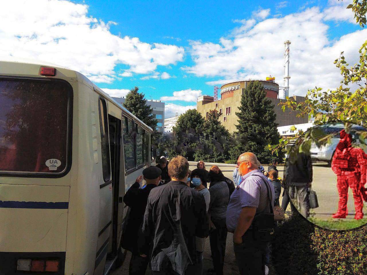 Возле ЗАЭС «ряженые» выдавали себя за сотрудников станции — они раздавали интервью росСМИ и голосовали на псевдореферендуме