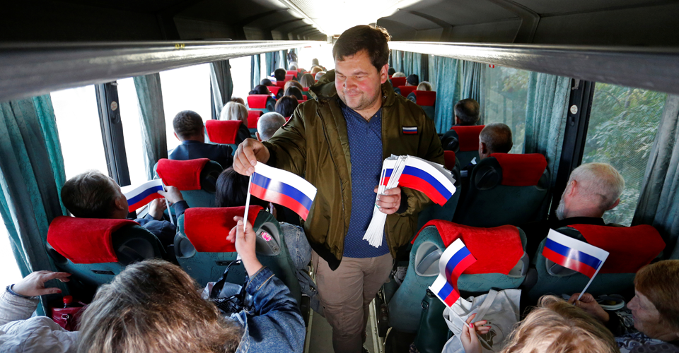 Жители Луганщины, помогавшие оккупантам, начали выезжать в РФ — Генштаб