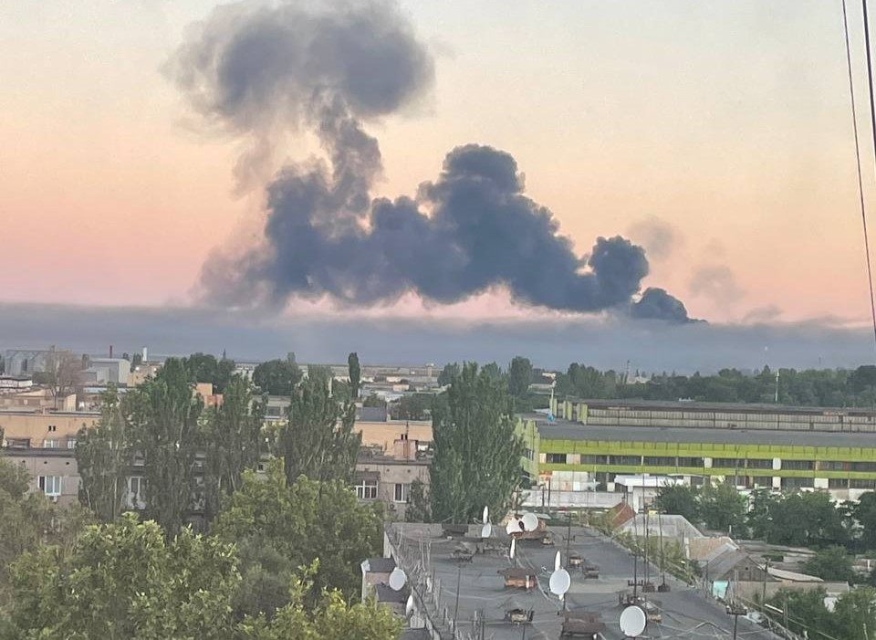 В Мелитополе слышны громкие взрывы на базе оккупантов возле аэродрома — мэр