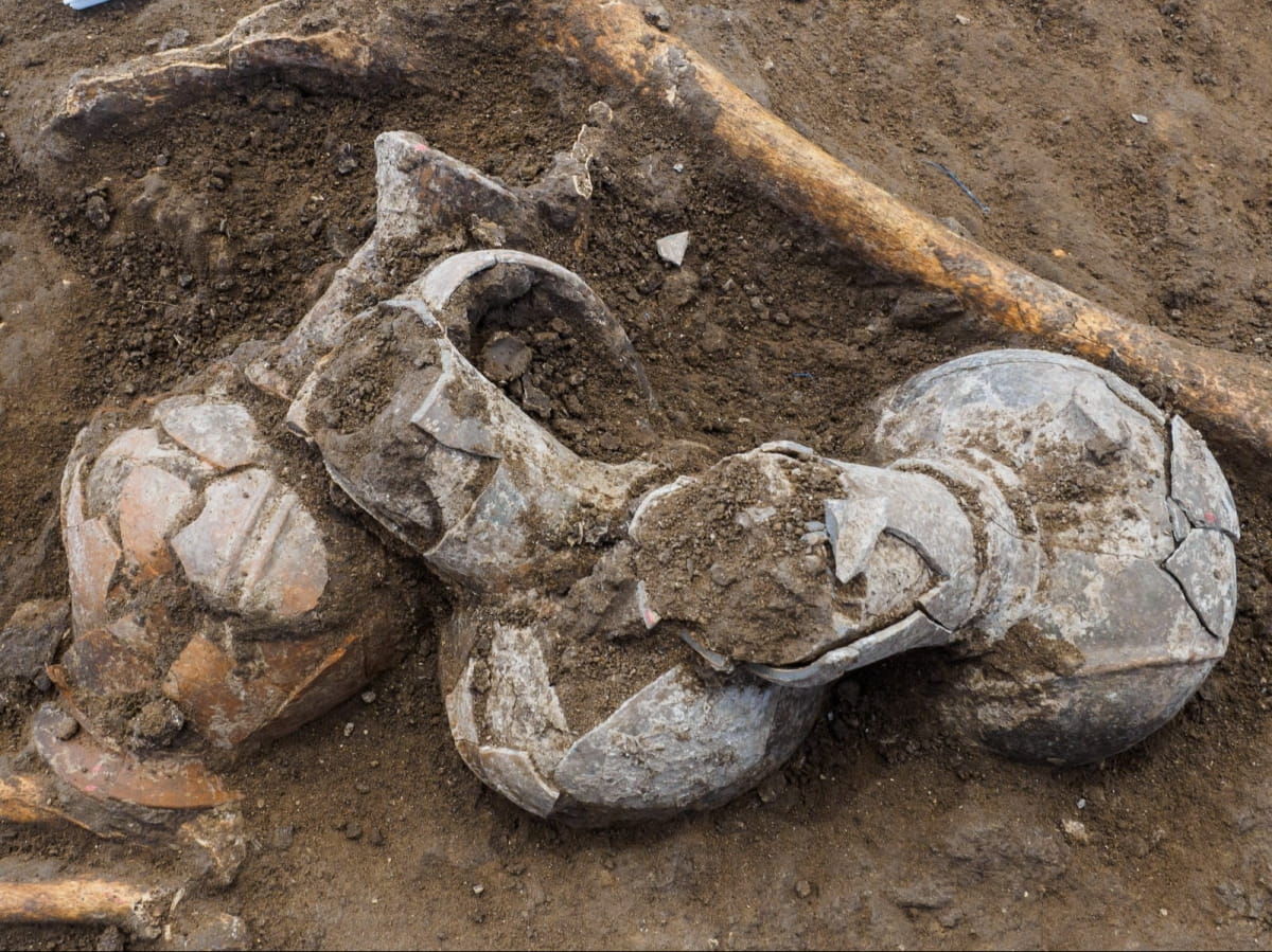 В Ізраїлі археологи виявили у могильній ямі посуд часів бронзової доби зі слідами опіуму