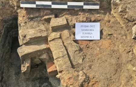 Археологи знайшли на площі у Луцьку фундамент мурованої споруди ХV-XVII сторіч