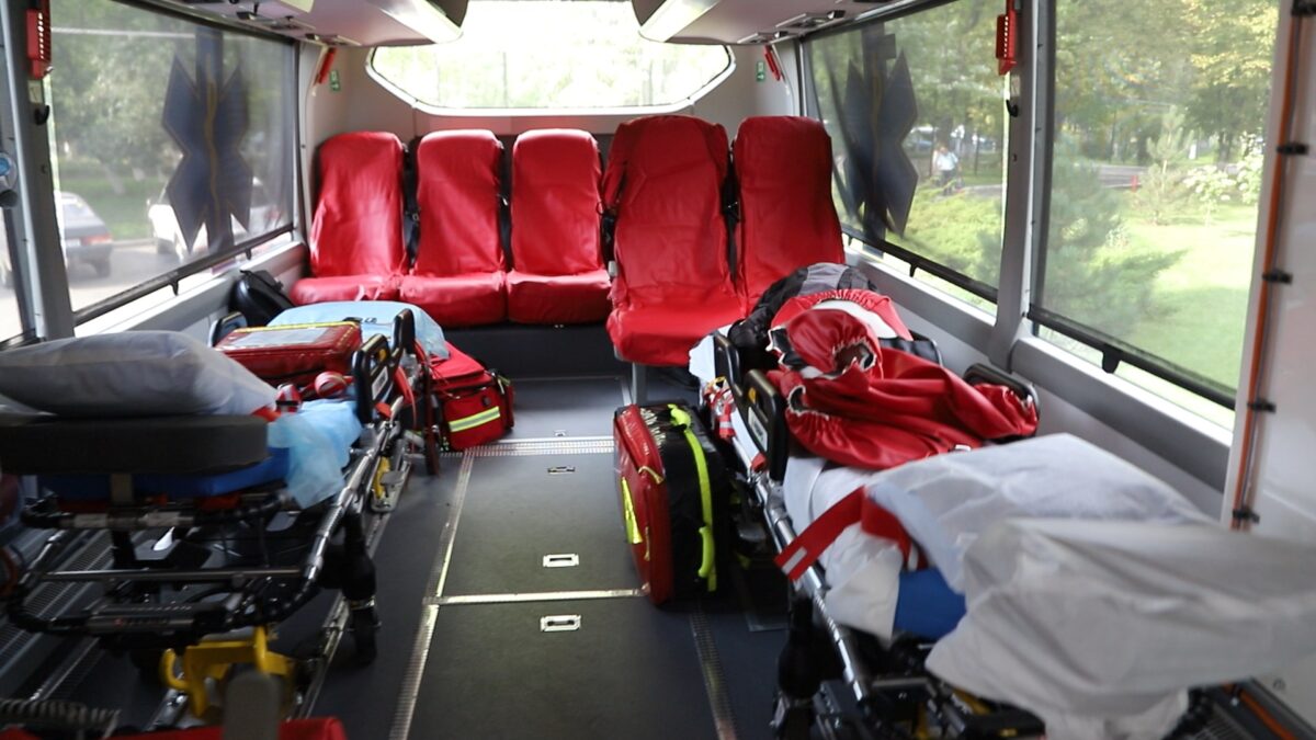Реанімація на колесах: як влаштований норвезький автобус для порятунку постраждалих від війни українців