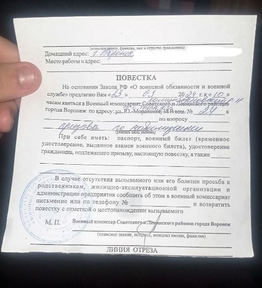 В России вручают повестки задержанным участникам протестов против мобилизации