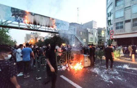 «Це буде дуже важкий період, і хто підхопить владу — невідомо» — директор Центру близькосхідних досліджень про протести в Ірані