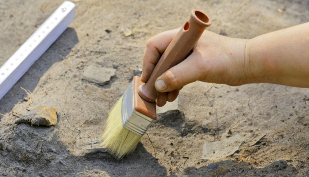 Археологи нашли золотую «похоронную маску» возрастом около 3 тысяч лет
