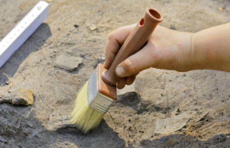 Археологи знайшли 3000-річну золоту «похоронну маску» 