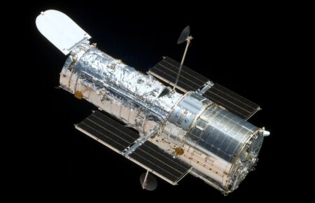 Hubble показал яркое звездное скопление возле центра Млечного Пути (фото)