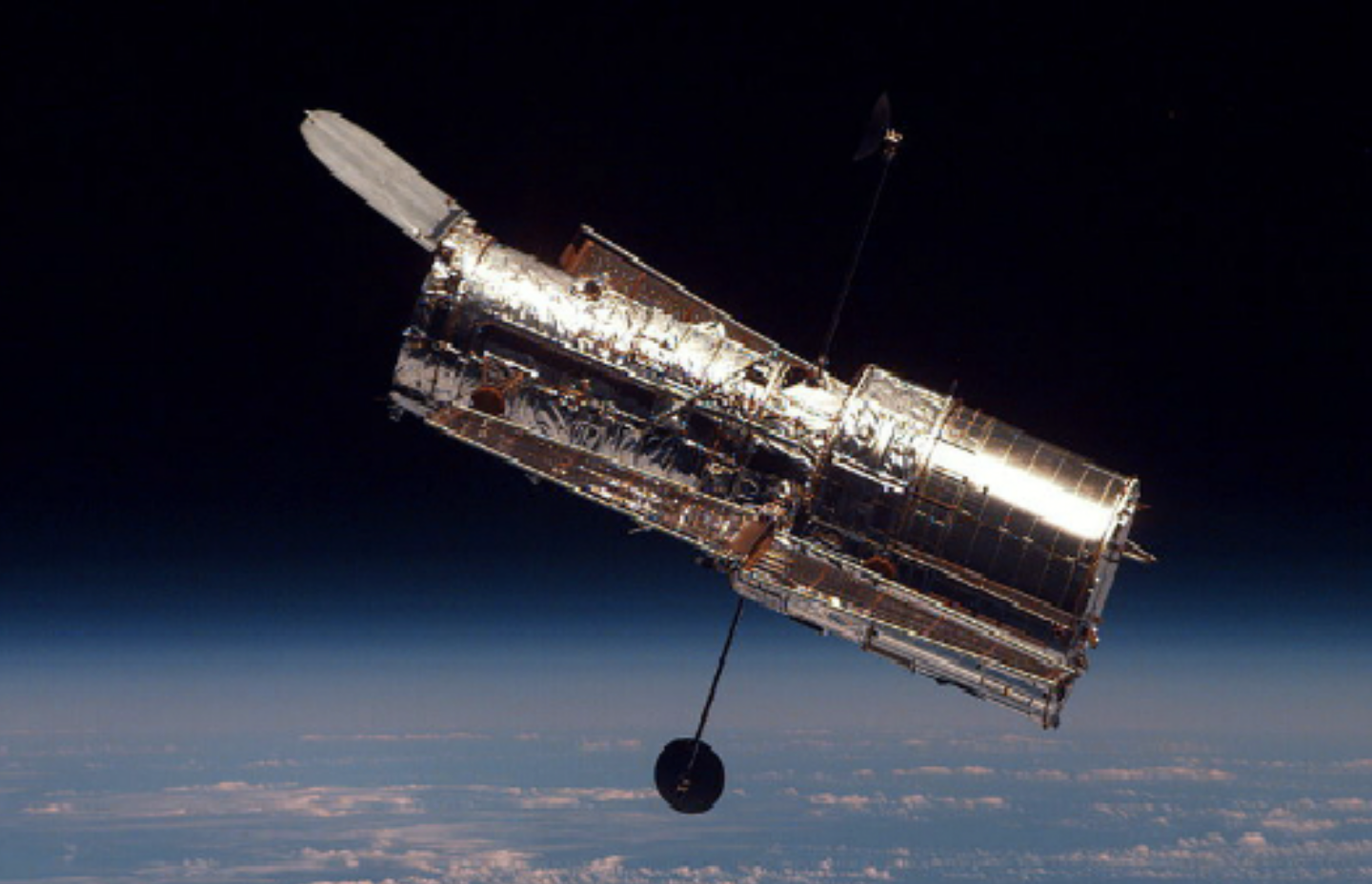 Телескоп Hubble сфотографировал необычную карликовую галактику (фото)