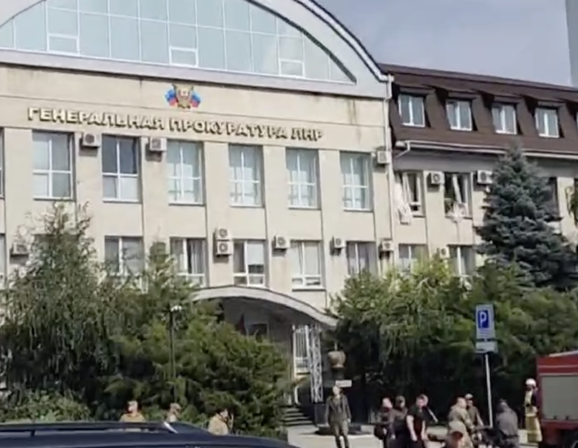 В здании «генпрокуратуры ЛНР» — взрыв, есть жертвы (видео)