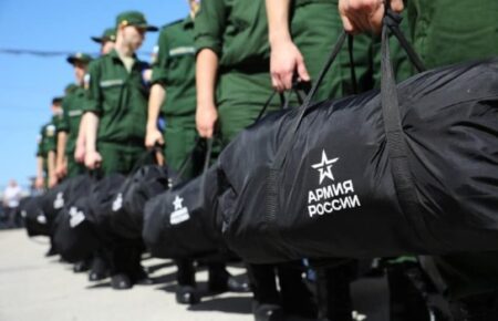 Окупанти мобілізували до армії РФ 60 тисяч кримчан