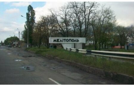 Російський БТР врізався у цивільний мікроавтобус поблизу Мелітополя, є загиблий — Федоров