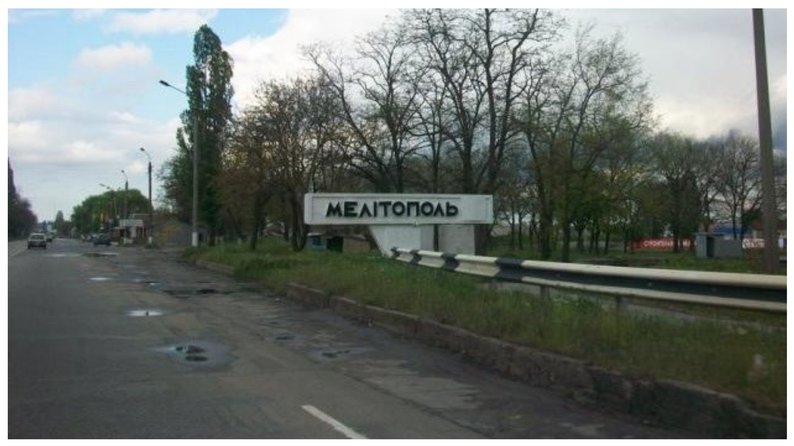 Російський БТР врізався у цивільний мікроавтобус поблизу Мелітополя, є загиблий — Федоров