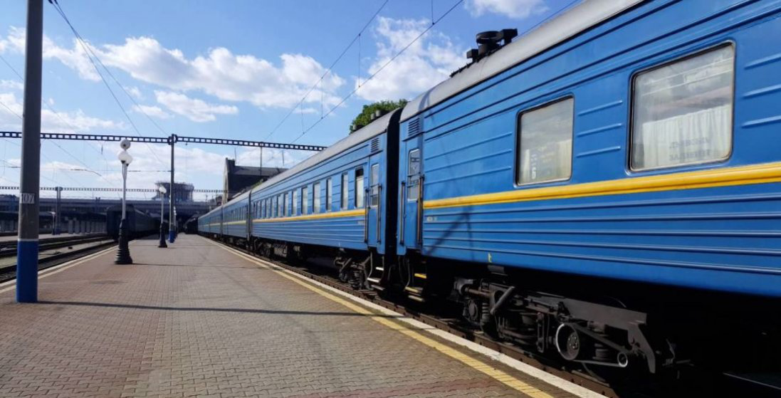 «Укрзалізниця» запускає потяги для евакуації людей з Криму: проїзд безкоштовний