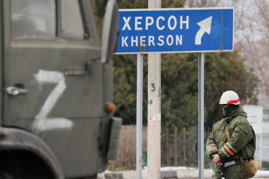 «Доведеться здаватися у полон, або ж ЗСУ нищитимуть їх ущент»: що чекає 20 тисяч військових РФ на Херсонщині?