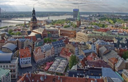 С сегодняшнего дня страны Балтии и Польша закрыли въезд для туристов из РФ