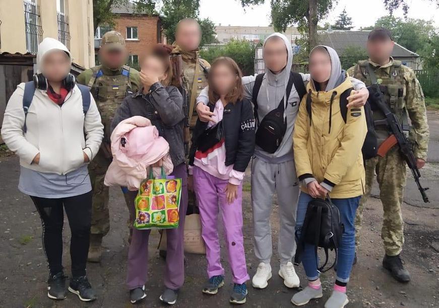 В Купянске освободили подростков, которых оккупанты закрыли в подвале