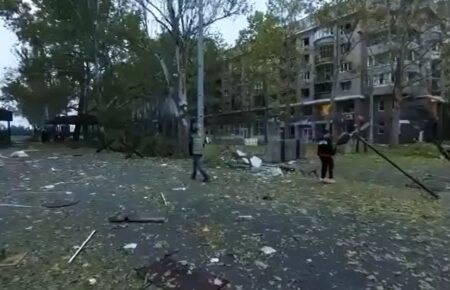 Російська армія вдарила ракетою «Смерч» по центру Миколаєва (відео)