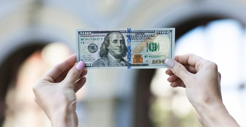 Долар по 40 буде щонайменше до кінця року — банкір