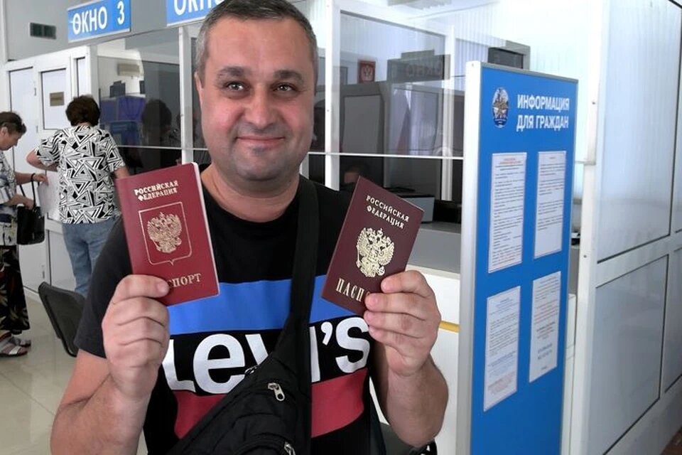 РФ не визнає видані в «ЛДНР» російські паспорти й не пускає їхніх власників — ГУР