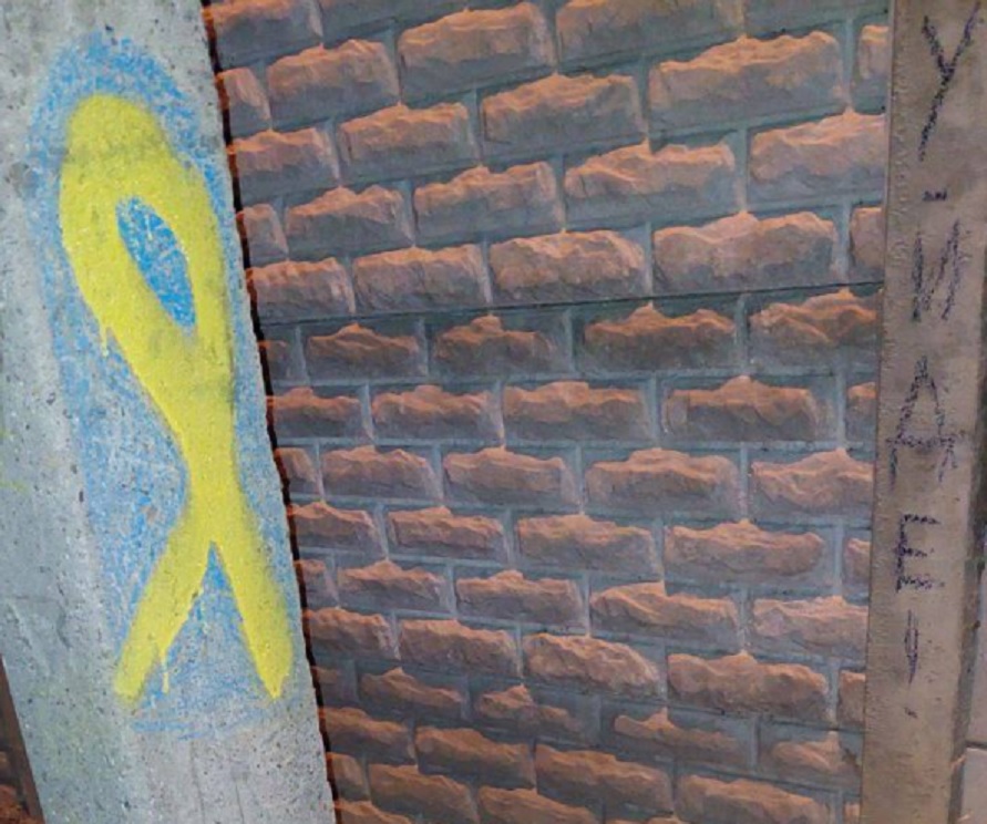 У Херсоні активісти замальовують графіті з прапорами РФ