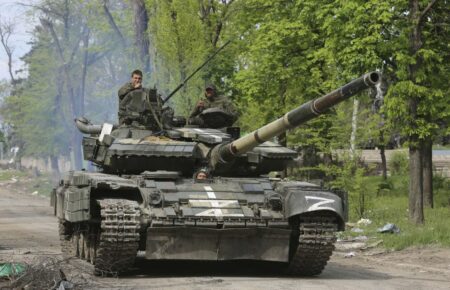 Українські бійці захопили танк на позиції росіян у Лисичанську