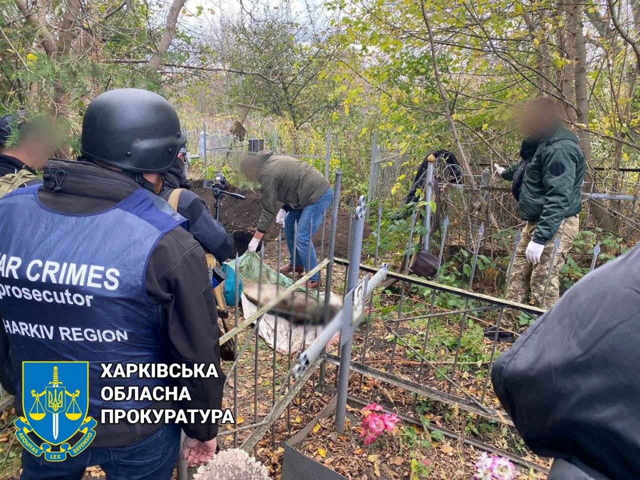 У деокупованому селищі на Харківщині виявили тіла двох чоловіків зі слідами катувань