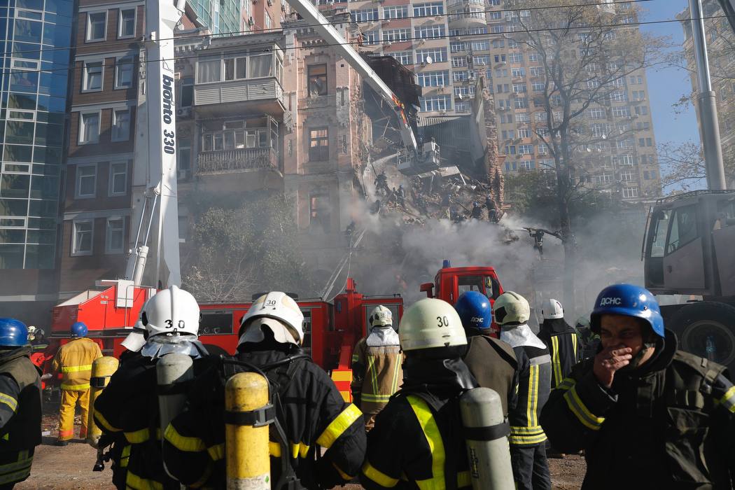 Атака Киева дронами: из-под завалов дома извлекли еще одну погибшую