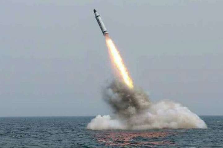 КНДР запустила чергову балістичну ракету в бік Південної Кореї і направила винищувачі