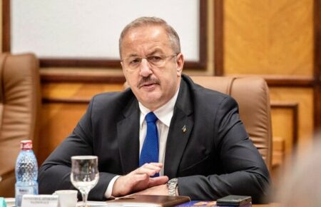 Міністр оборони Румунії після заяв про те, що Україні «доведеться поступитися територіями» для миру з Росією, подав у відставку