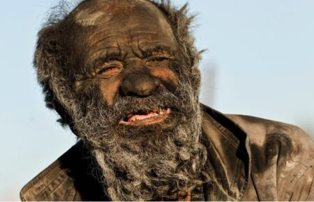 «Найбрудніший чоловік у світі» помер у віці 94 років за кілька місяців після першого вмивання
