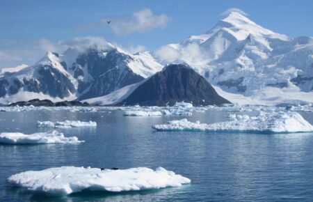 Под льдом Антарктиды нашли реку, которая длиннее Темзы