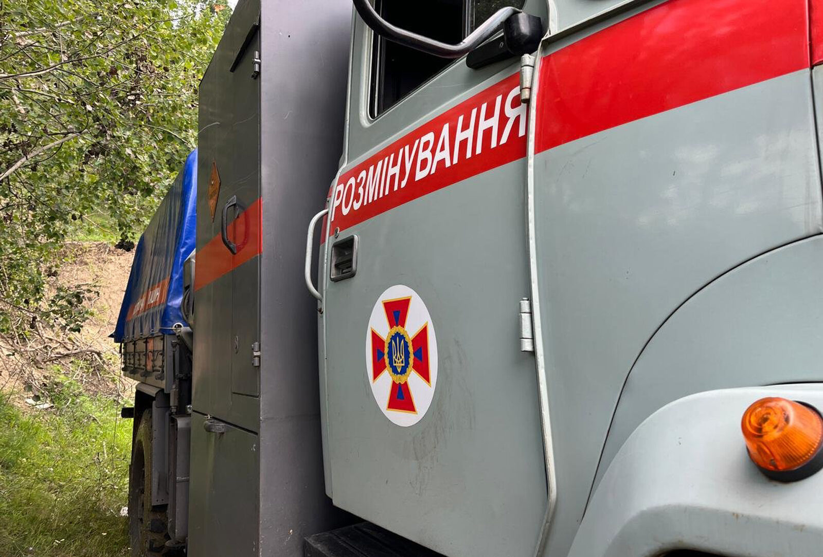 На Харківщині на міні підірвалось авто піротехніків ДСНС: одна людина загинула, 5 поранені