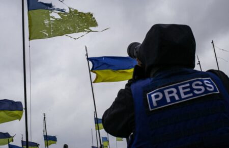 «Жизни ценнее информации»: журналисты с востока Украины отрицают наступление на свободу слова во время войны