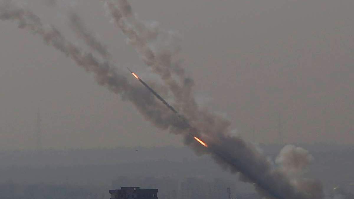 У Запоріжжі лунають вибухи: росіяни атакують місто ракетами